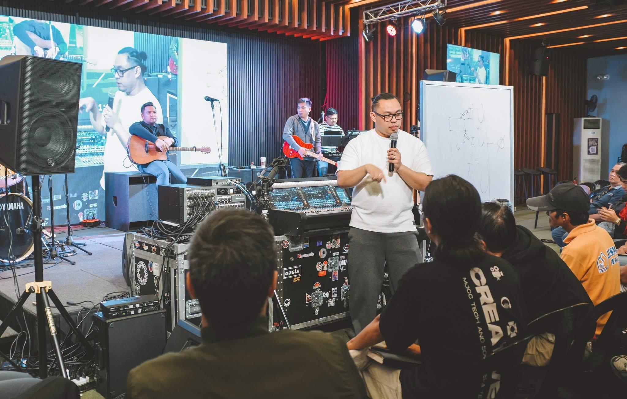 Angel Angeles sharing practical sound knowledge in a workshop